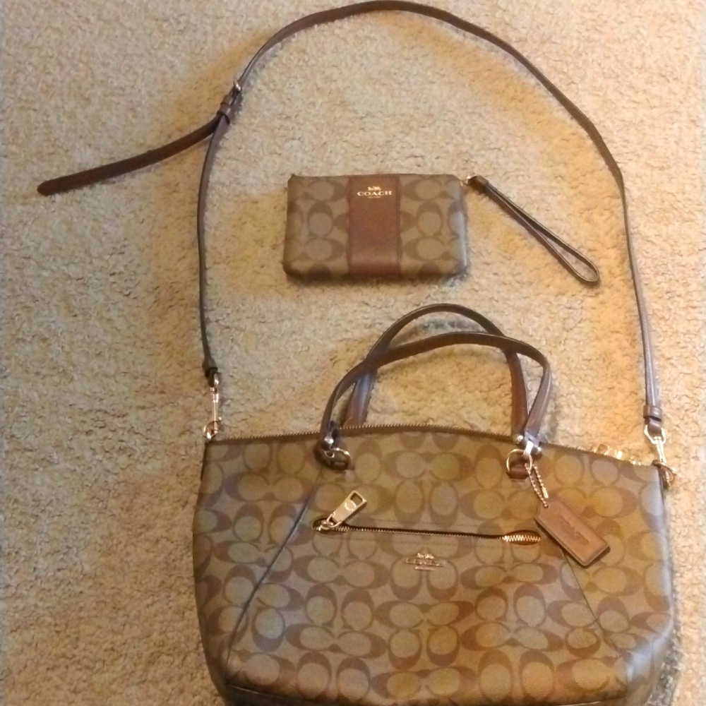 Coach: Bag & Wristlet Set $60 !!